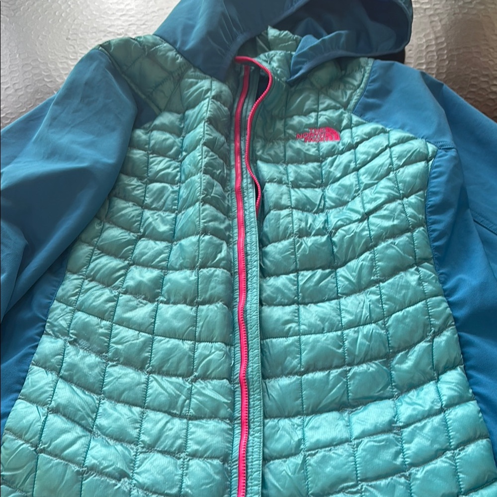 Women’s XL The North Face Women's Aqua Quilted Jacket with Blue Sleeves EUC